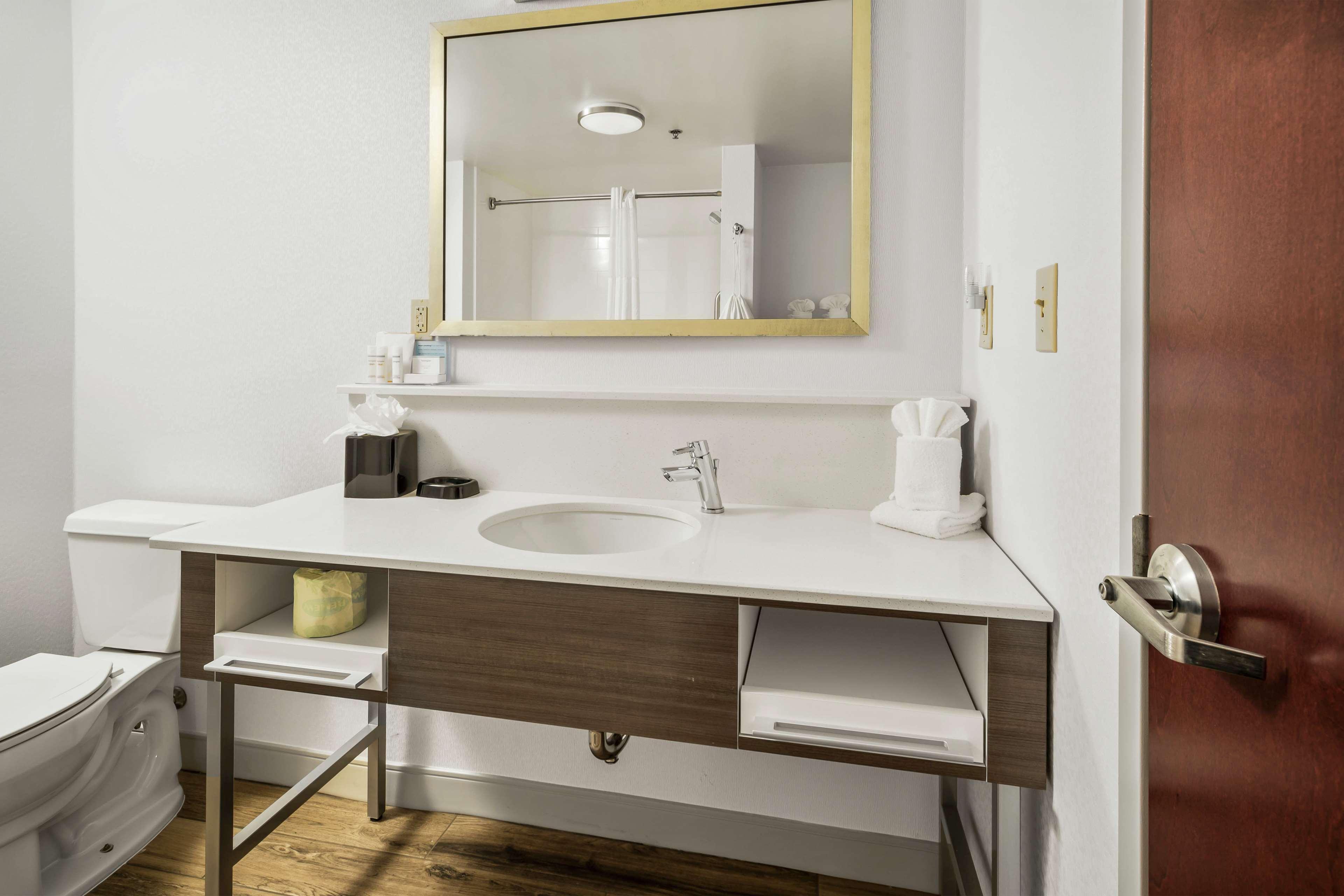 Hampton Inn Wilson Downtown Bagian luar foto
